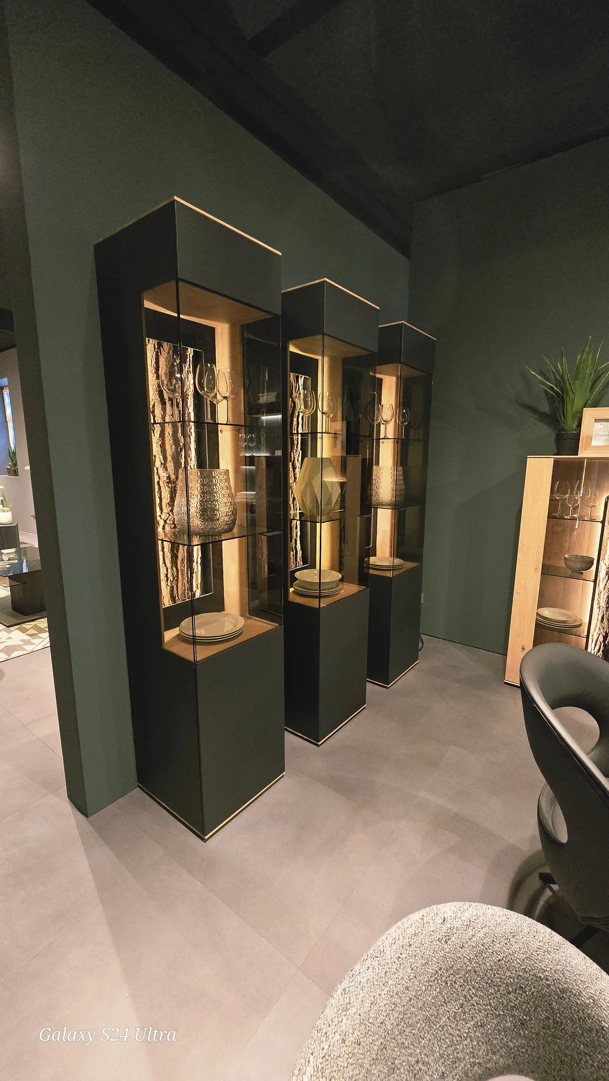 3x Gleiche Vitrine